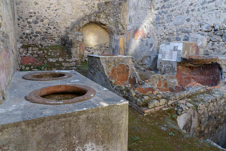 266 - Italia - Herculano - parque arqueológico de Herculano - Termopolio.jpg